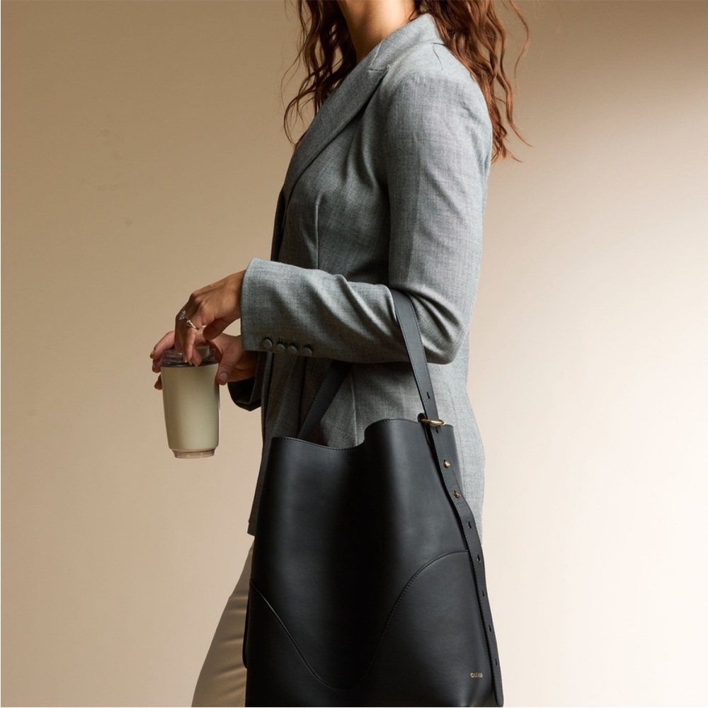 BNIB - Marina Soft BUCKET BAG Onyx - OLEADA
Color: Black
